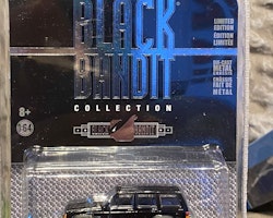 Skala 1/64 JEEP Cherokee 90' "Black Bandit Collection" från Greenlight