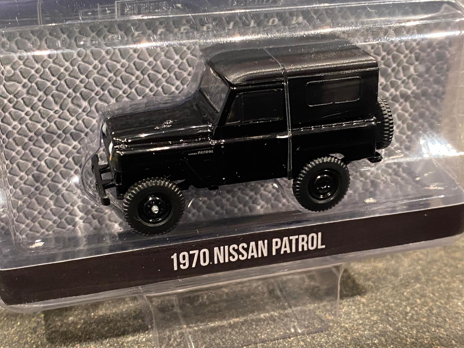 Skala 1/64 Nissan Patrol 70' "Black Bandit Collection" från Greenlight