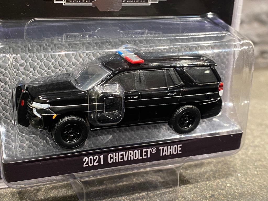 Skala 1/64 Chevrolet Tahoe 21' "Black Bandit Collection" från Greenlight