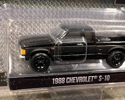 Skala 1/64 Chevrolet S-10 88' "Black Bandit Collection" från Greenlight