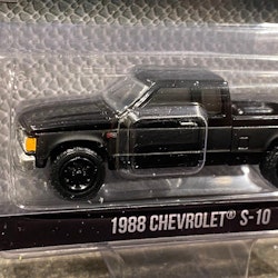 Skala 1/64 Chevrolet S-10 88' "Black Bandit Collection" från Greenlight