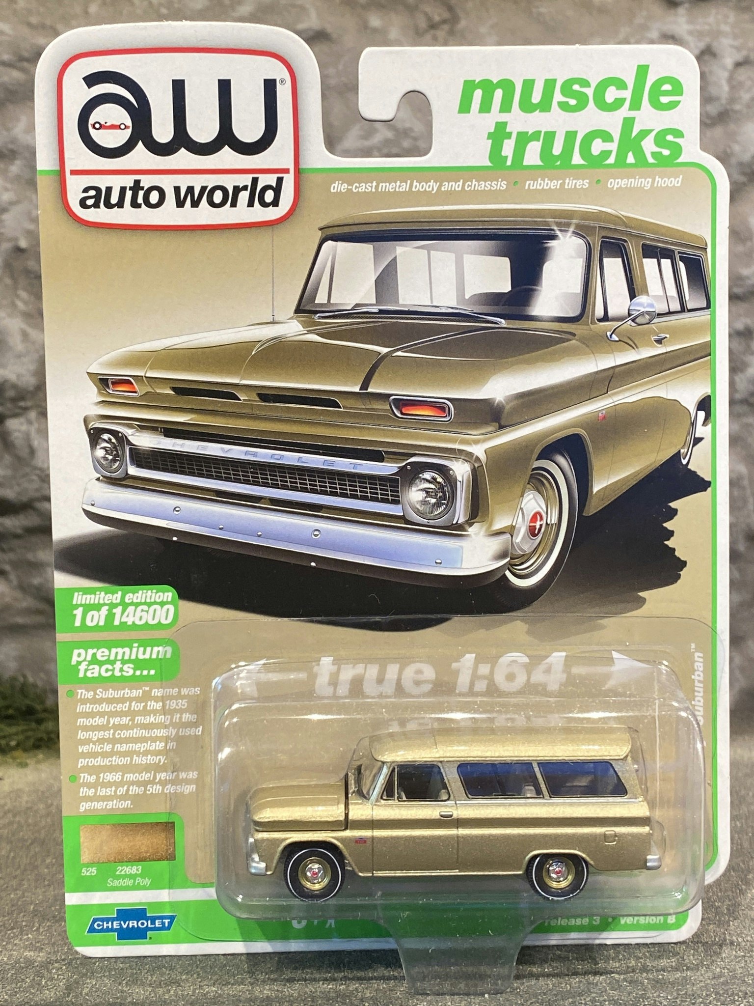 Skala 1/64 Chevy Suburban 66' fr AUTO WORLD Lim. Ed. Rel. 3 Ver B