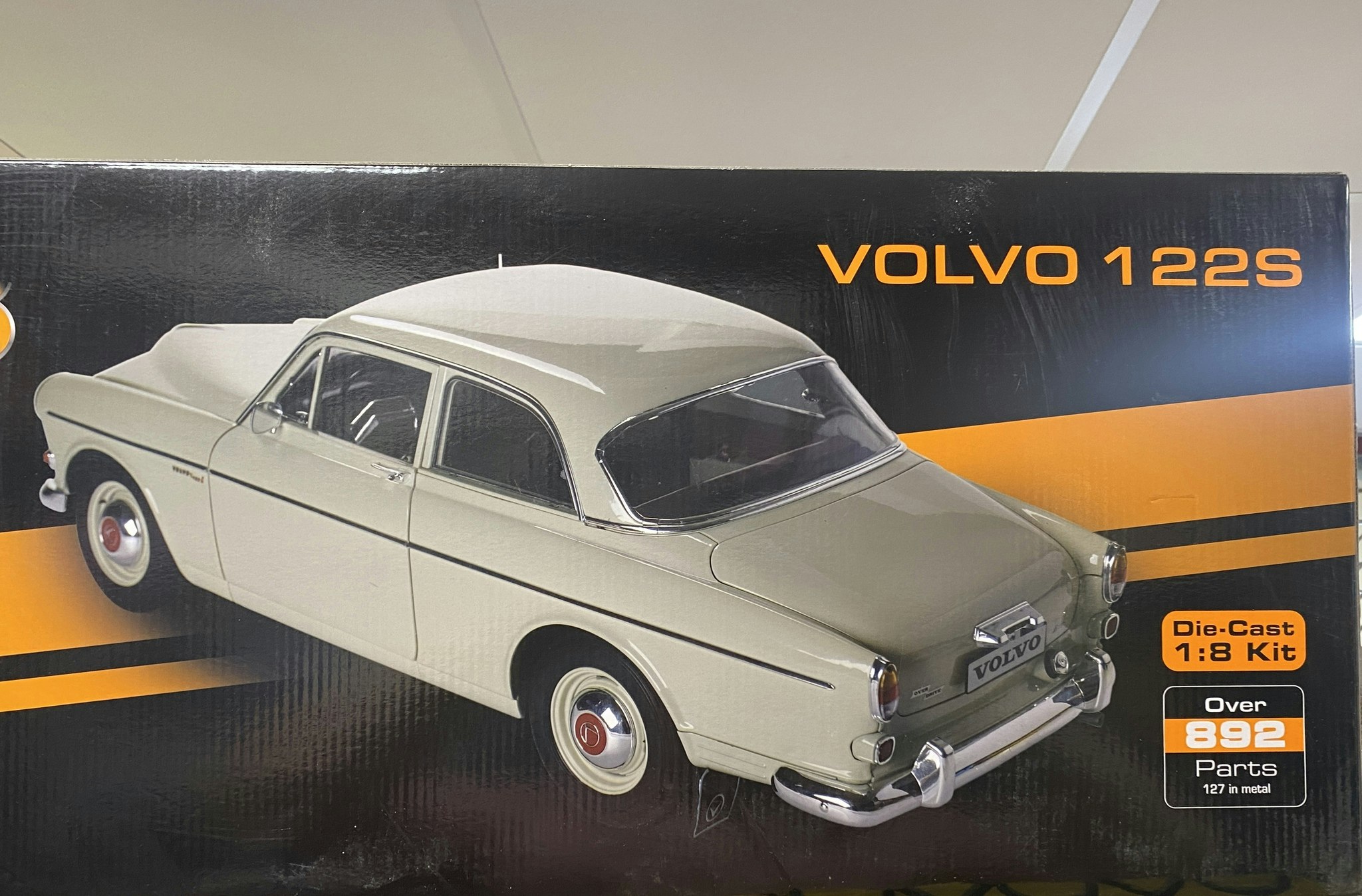 Skala 1/8 Volvo 122S Amazon i metall, m belysning, m.m. från Ixo  Collections - YAKOL