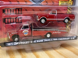 Skala 1/64 71' Chevrolet C30 Ramptruck m Chevrolet C-10 68'  fr GreenLight Lmt Ed