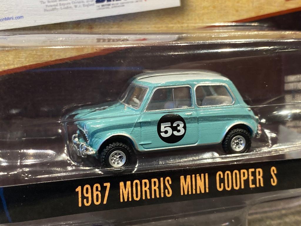 Skala 1/64 - Morris Mini Cooper 67' "Vintage AD Cars" Ser.5 från Greenlight