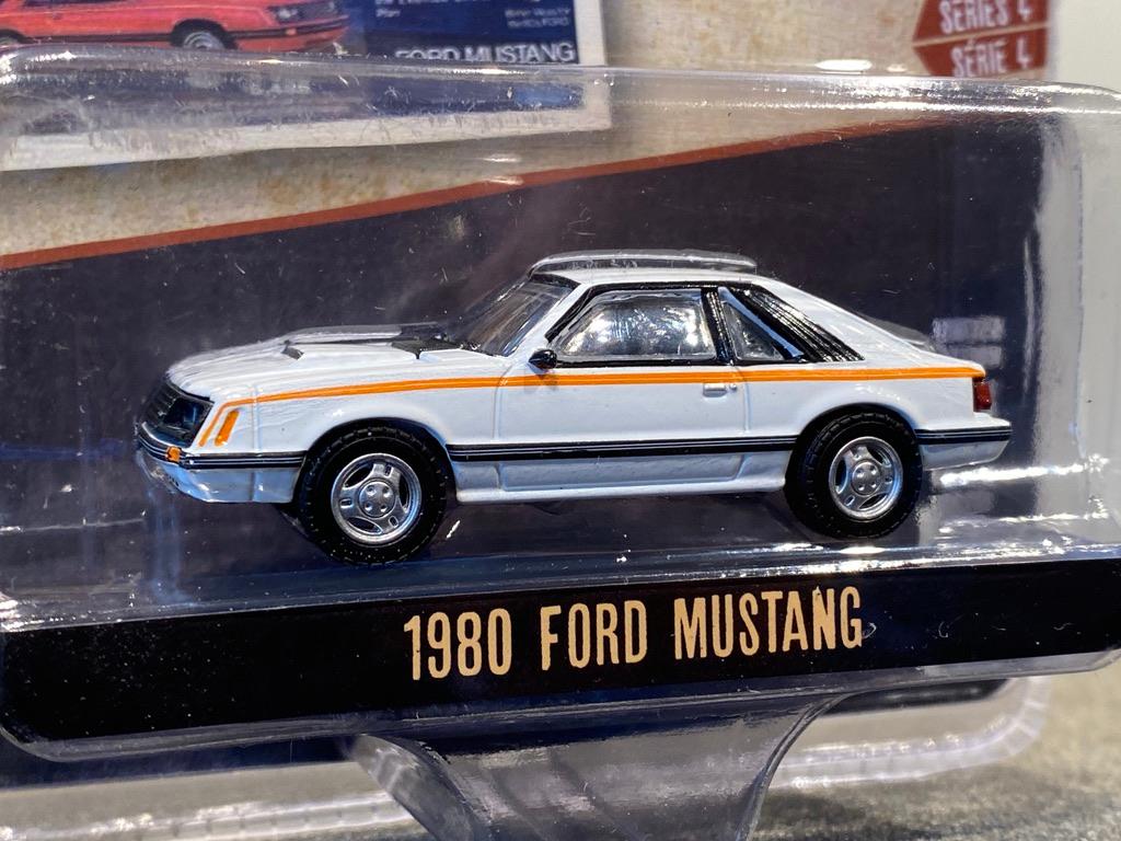 Skala 1/64 Ford Mustang 80' "Vintage AD Cars" Ser.4 från Greenlight