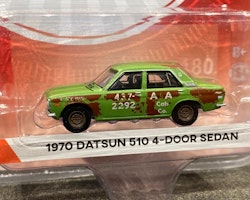 Skala 1/64 Datsun 510 4-door sedan 70' "Tokyo Torque" från Greenlight