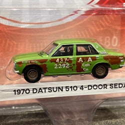 Skala 1/64 Datsun 510 4-door sedan 70' "Tokyo Torque" från Greenlight