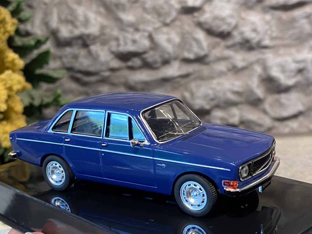 Skala 1/43 Volvo 144 72' fr IXO Models