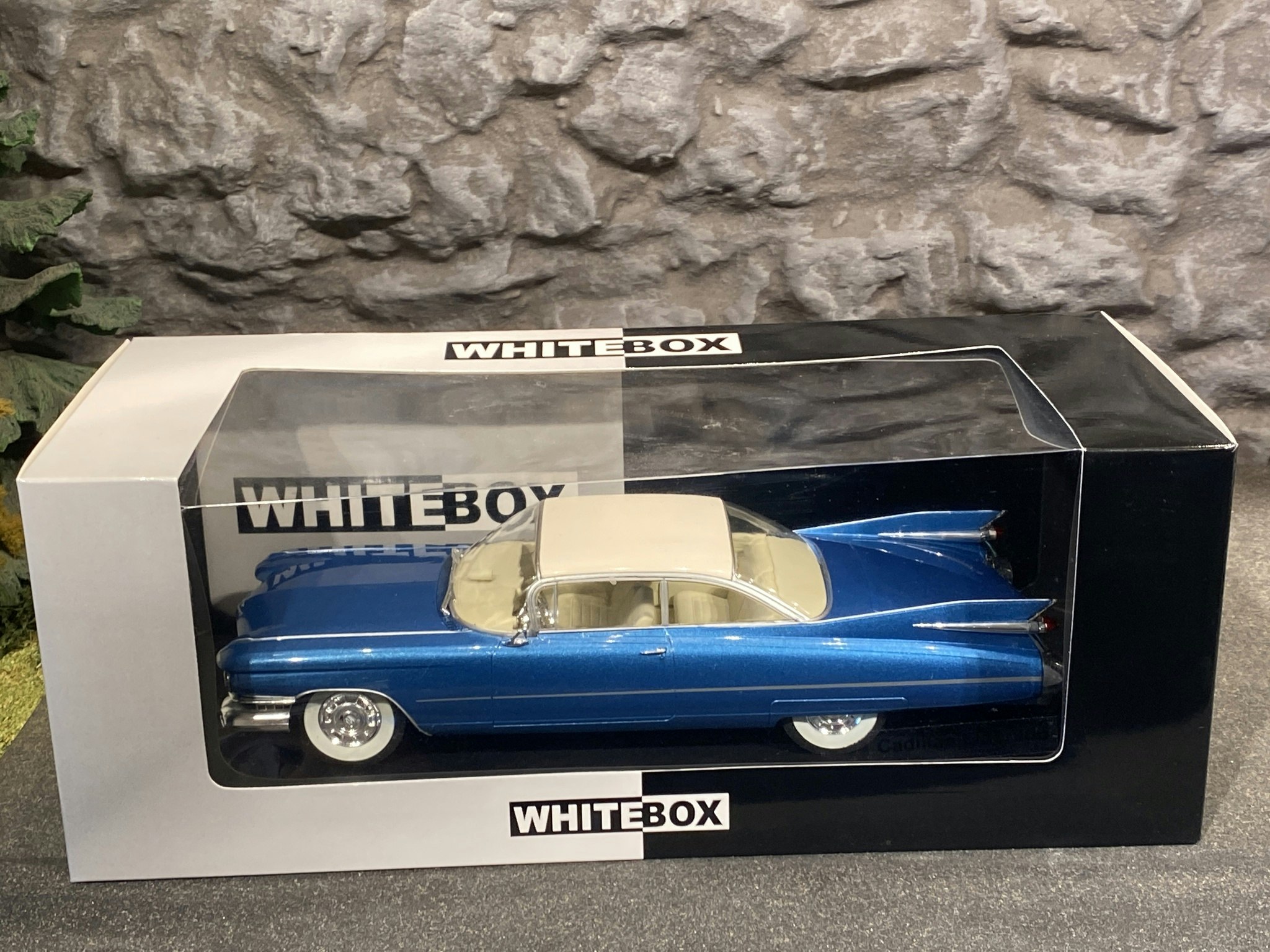 Skala 1/24 Cadillac Eldorado från WhiteBox