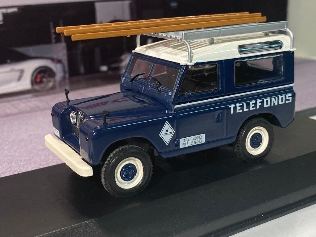 Skala 1/43 Land Rover Santana 88 - Telefonica (1989) fr Ixo Models /