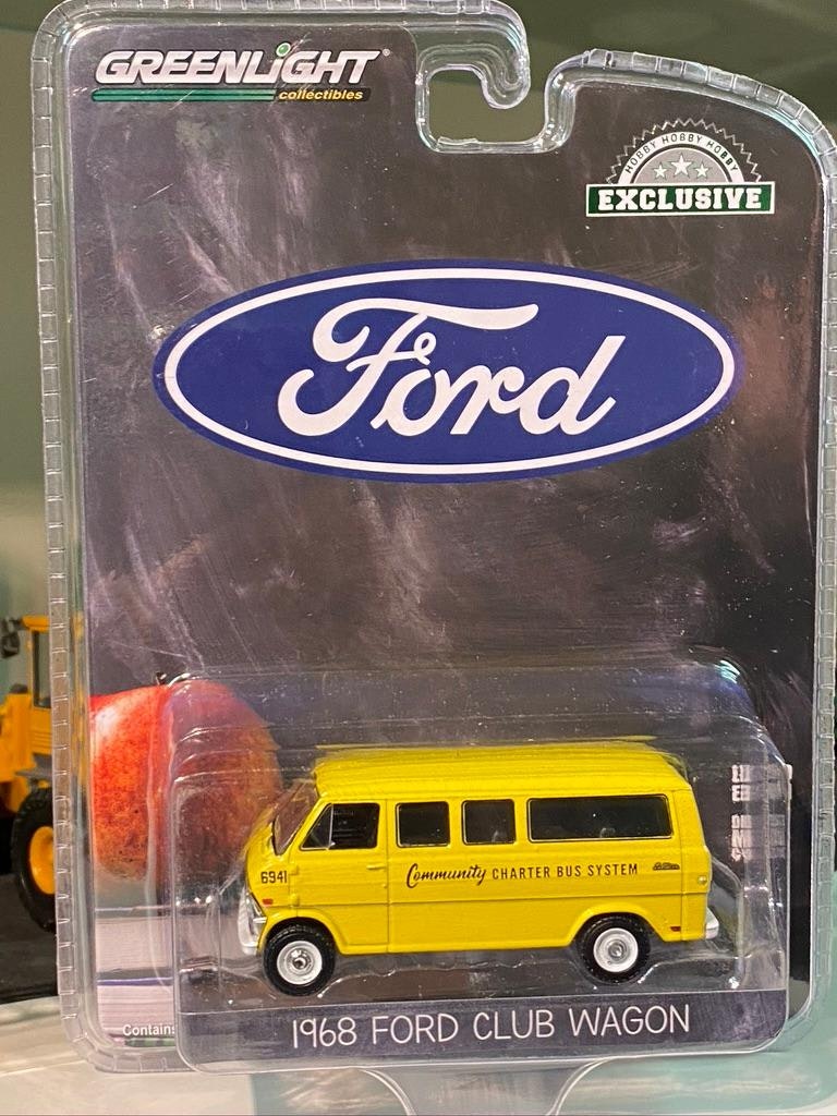 Skala 1/64 - Ford Club Wagon 68' fr GreenLight EXCLUSIVE