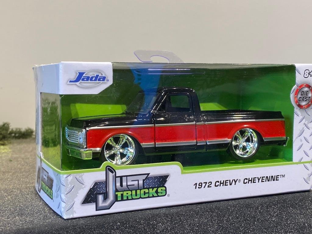 Skala 1/32 Chevy Cheyenne 72' Pickup från Jada "Just Trucks"
