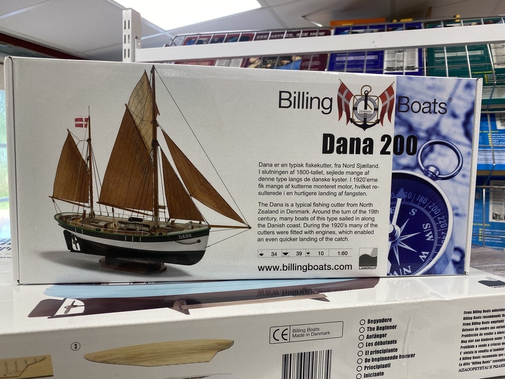 Skala 1/60 Byggmodell av Dana 200 från Billing Boats