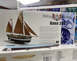 Skala 1/60 Byggmodell av Dana 200 från Billing Boats
