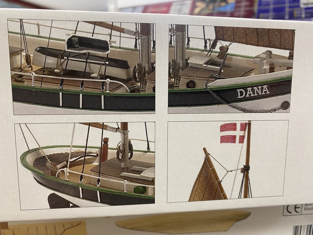 Skala 1/60 Byggmodell av Dana 200 från Billing Boats