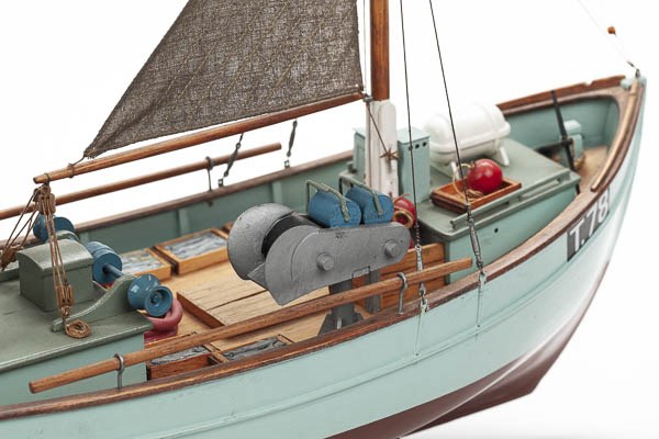 Skala 1/30 Byggmodell av Havmågen - 683, Series 600 Fiskebåt - från Billing Boats