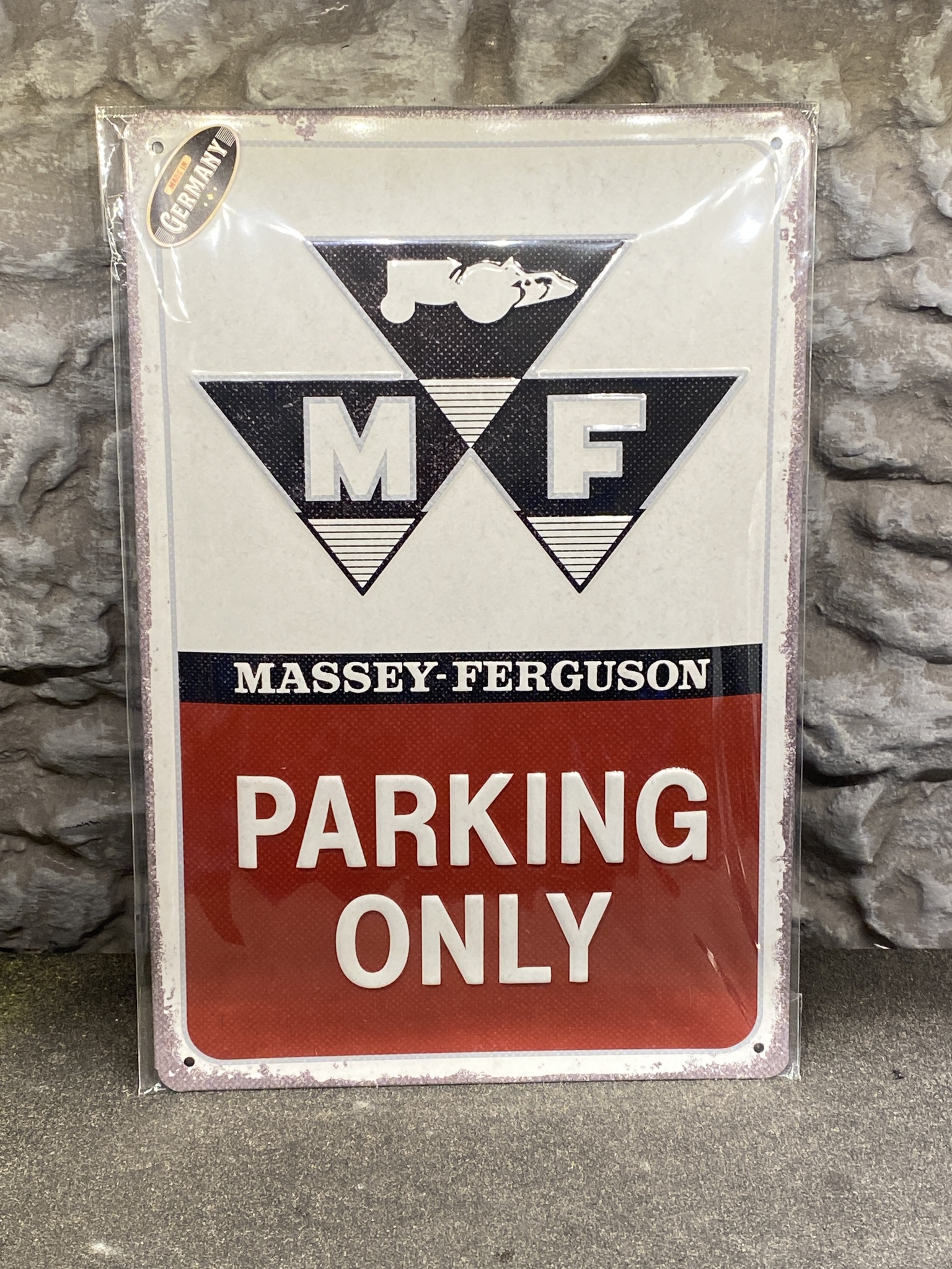 Plåtskylt ca 30 x 20 cm Motiv: Massey Ferguson - Parking Only