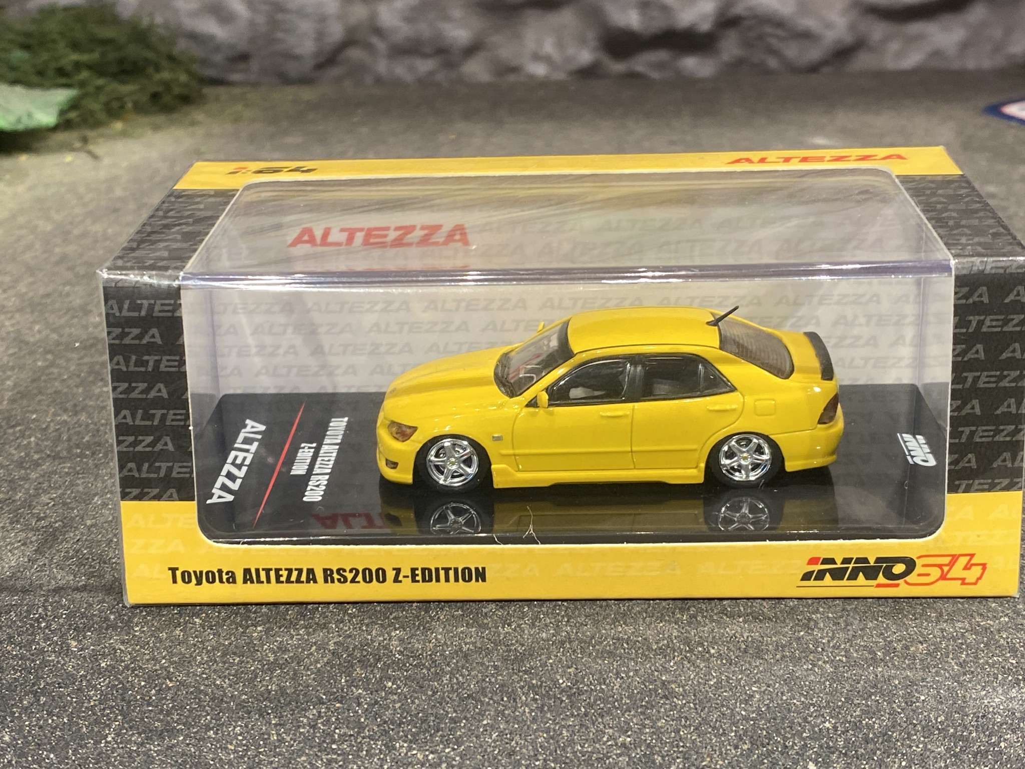 Skala 1/64 Toyota Altezza RS200 Z-Edition, Gul fr Inno64