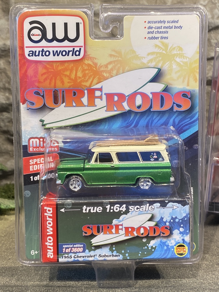 Skala 1/64 Chevrolet Suburban 65' " Surf Rods" fr Auto World