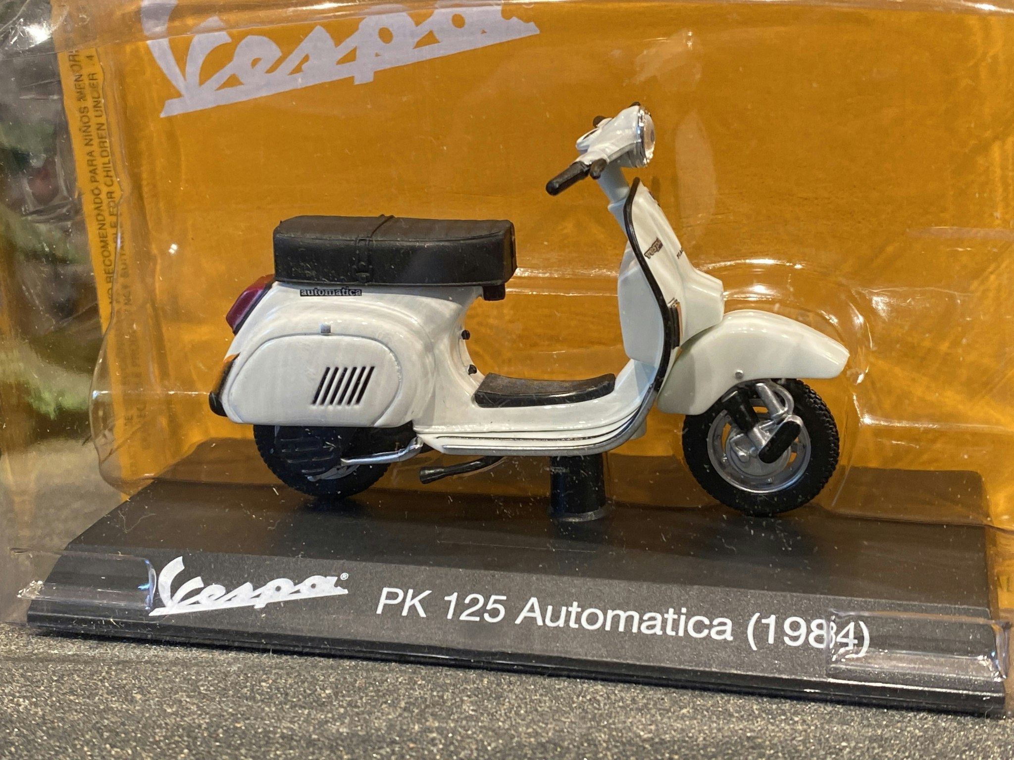 Skala 1/18 Motorcykel VESPA PK 125 Automatica 1984' fr Centauria Collection