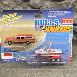 Skala 1/64 Chevy Caprice 73' m Båt & Trailer "Hulls & Haulers" fr Johnny Lightning