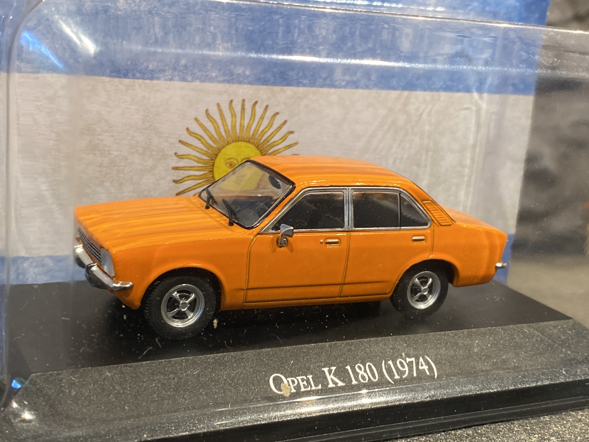 Skala 1/43: Opel k180 Kadett, orange 74' från Rubbo