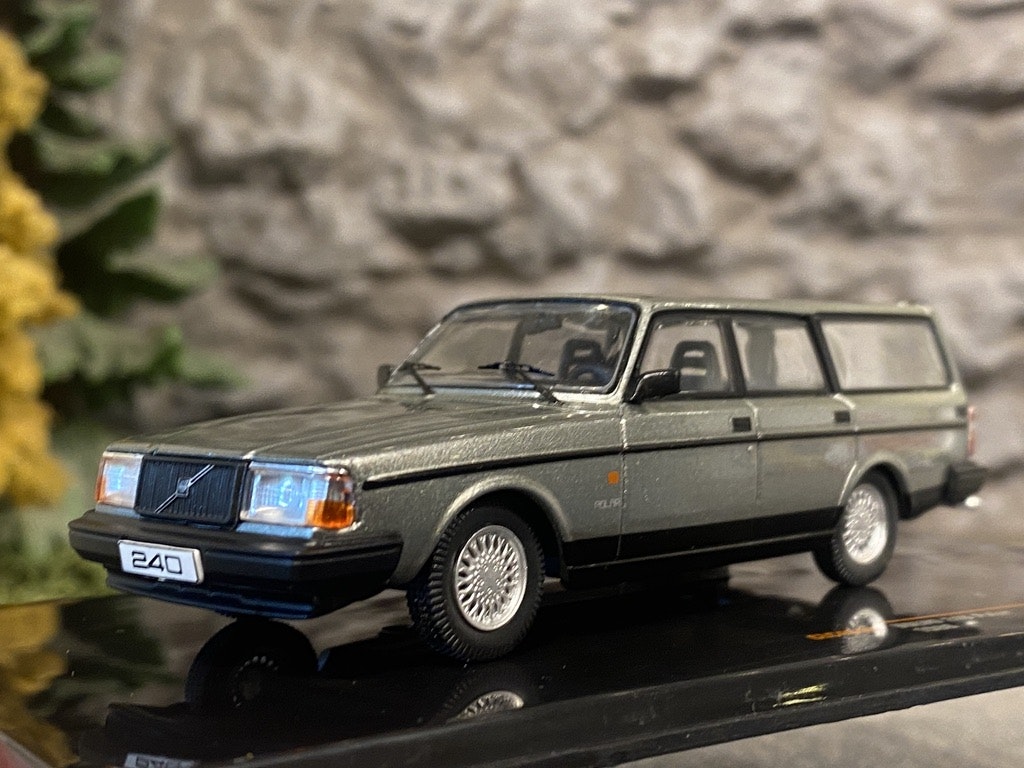 Skala 1/43 Volvo 245 (240) Polar 1988' fr IXO Models