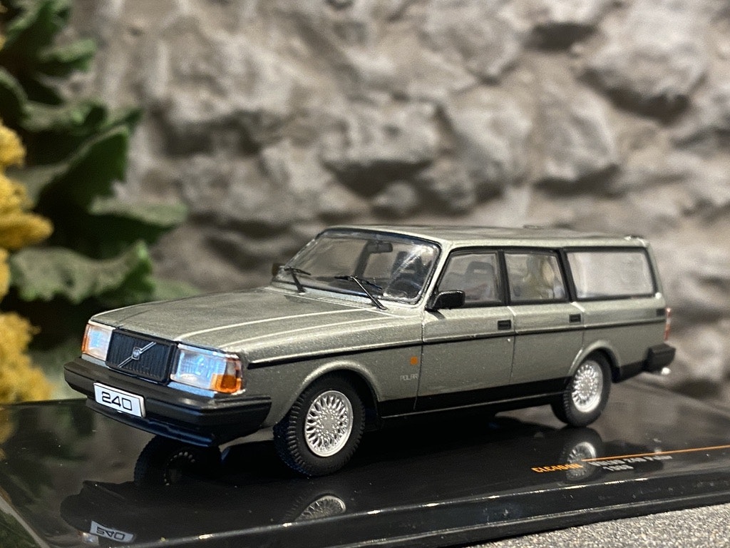 Skala 1/43 Volvo 245 (240) Polar 1988' fr IXO Models