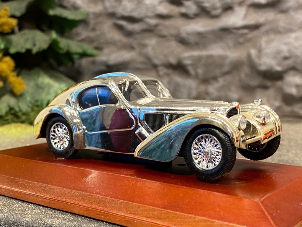 Skala 1/43: Bugatti Coupé Atlantic Kromfärgad