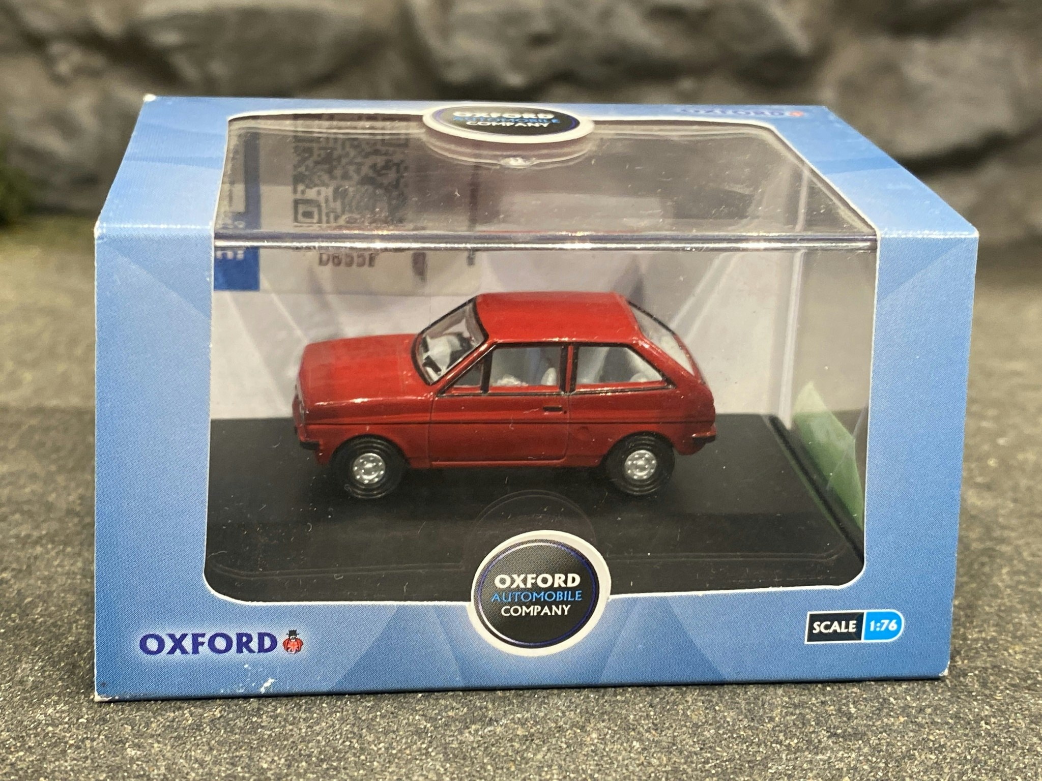 Skala 1/76 Ford Fiesta Mk 1, Venetian Röd, från Oxford