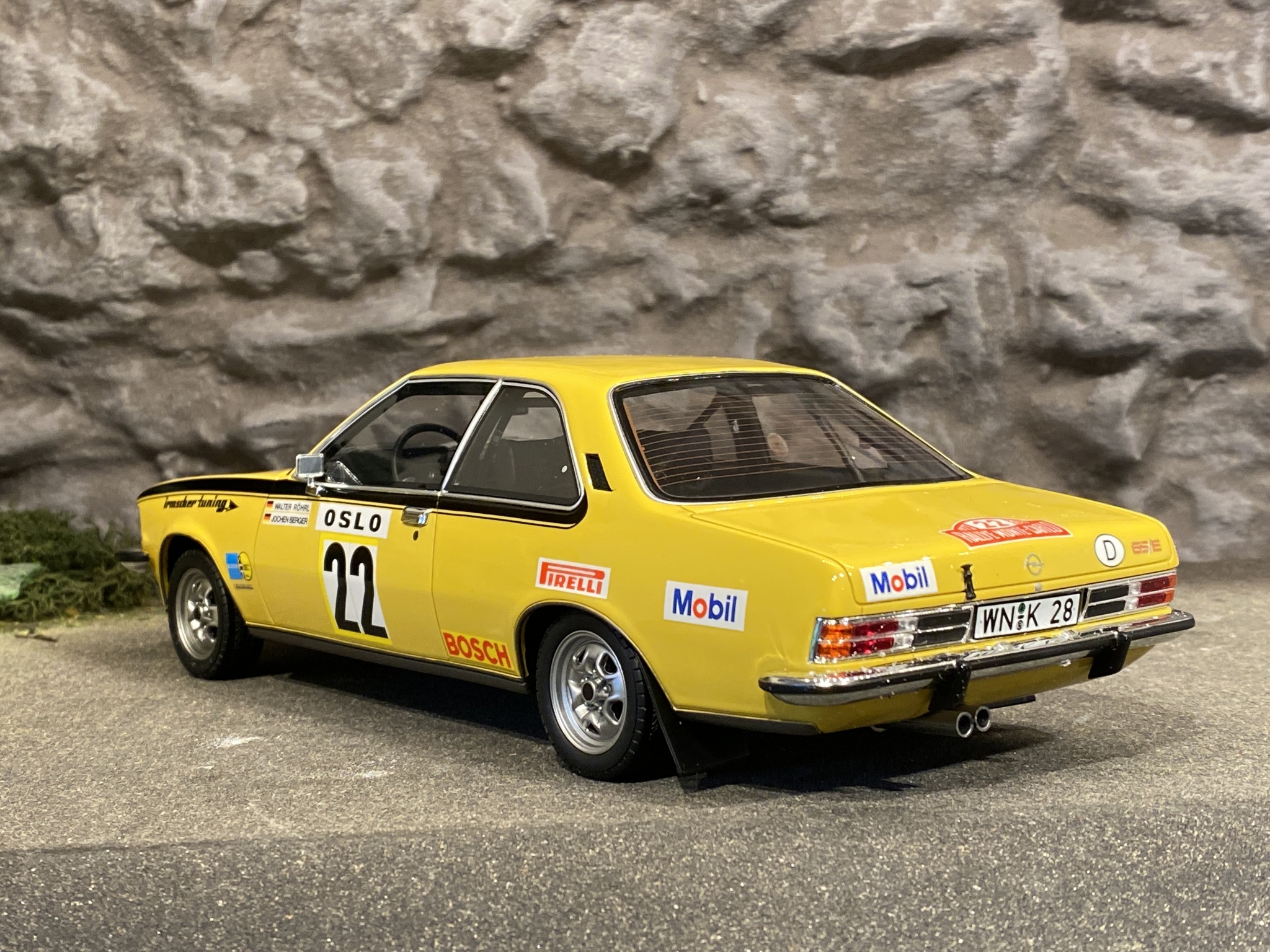 Skala 1/18 Opel Commodore 73' från Otto Models