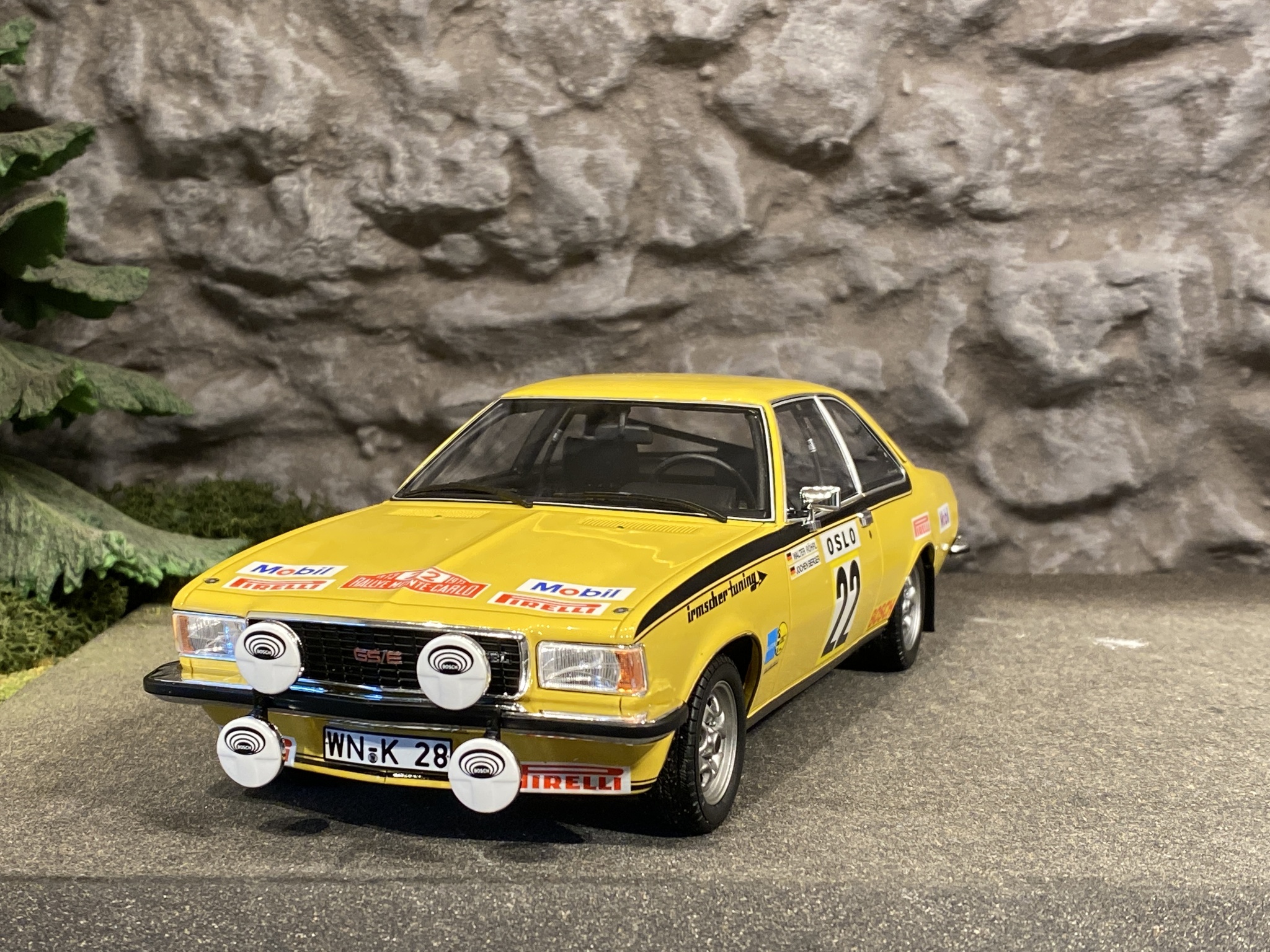 Skala 1/18 Opel Commodore 73' från Otto Models