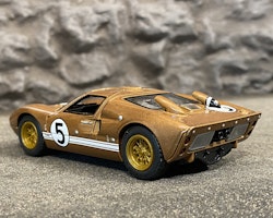 Skala 1/32 Ford GT40 MKII 1966' Guldig med pullbackmotor fr Kinsmart