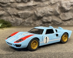 Skala 1/32 Ford GT40 MKII 1966' Ljusblå med pullbackmotor fr Kinsmart