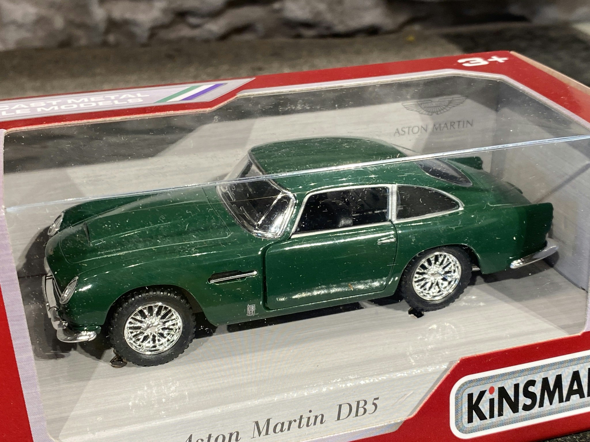 Skala 1/32 Aston Martin DB5' i Låda, Grön m pullbackmotor fr Kinsmart