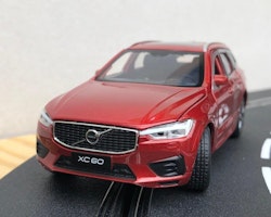 Skala 1/32 Volvo XC60, Fusion Röd, m belysning Svart kartong från Tayumo