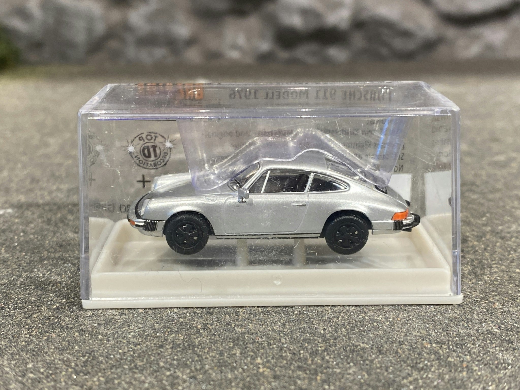 Skala 1/87 Porsche 911 76' Silver från Brekina