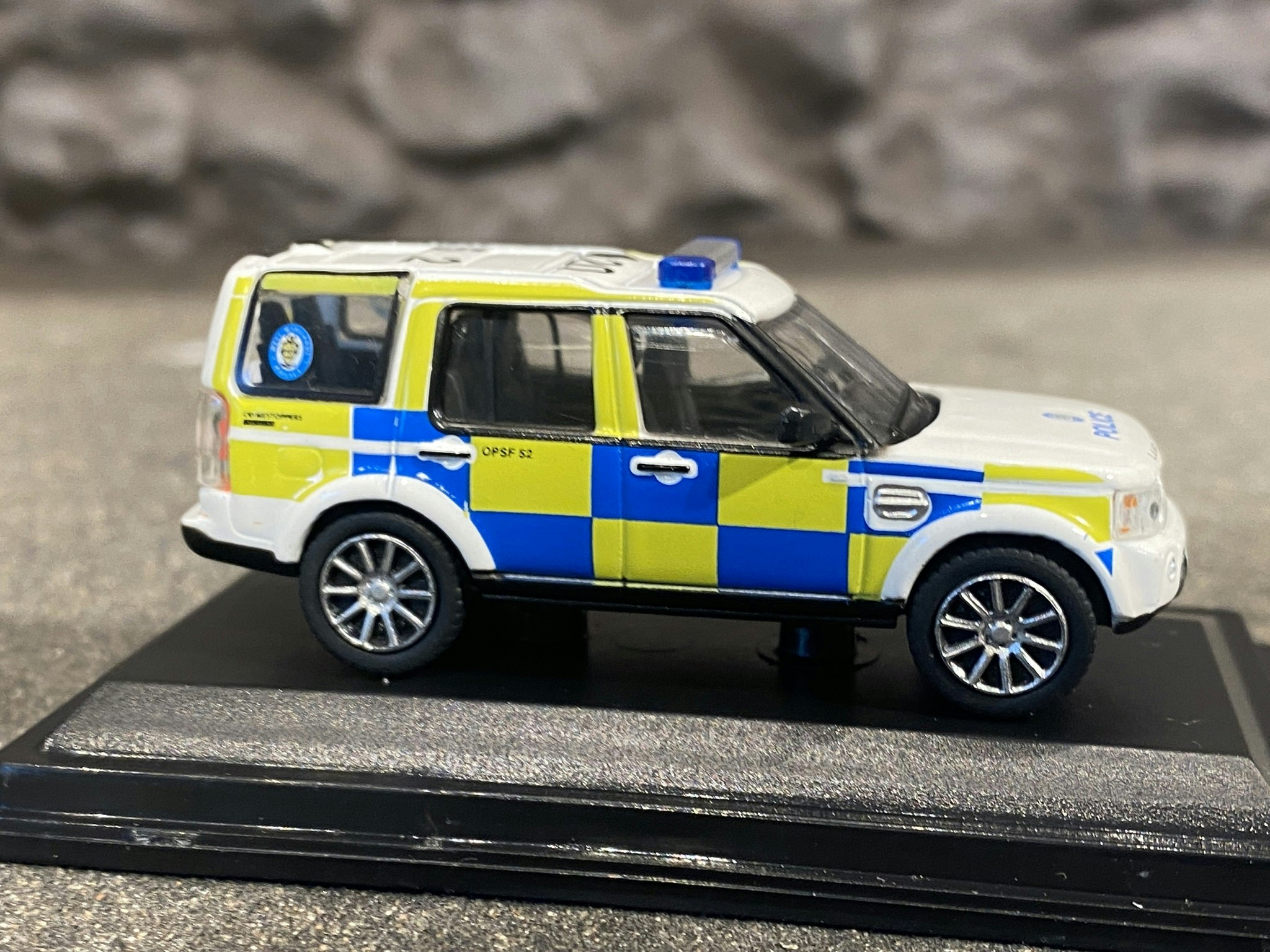Skala 1/76 Land Rover Discovery 4 Högerstyrd, West Midlands Police från Oxford