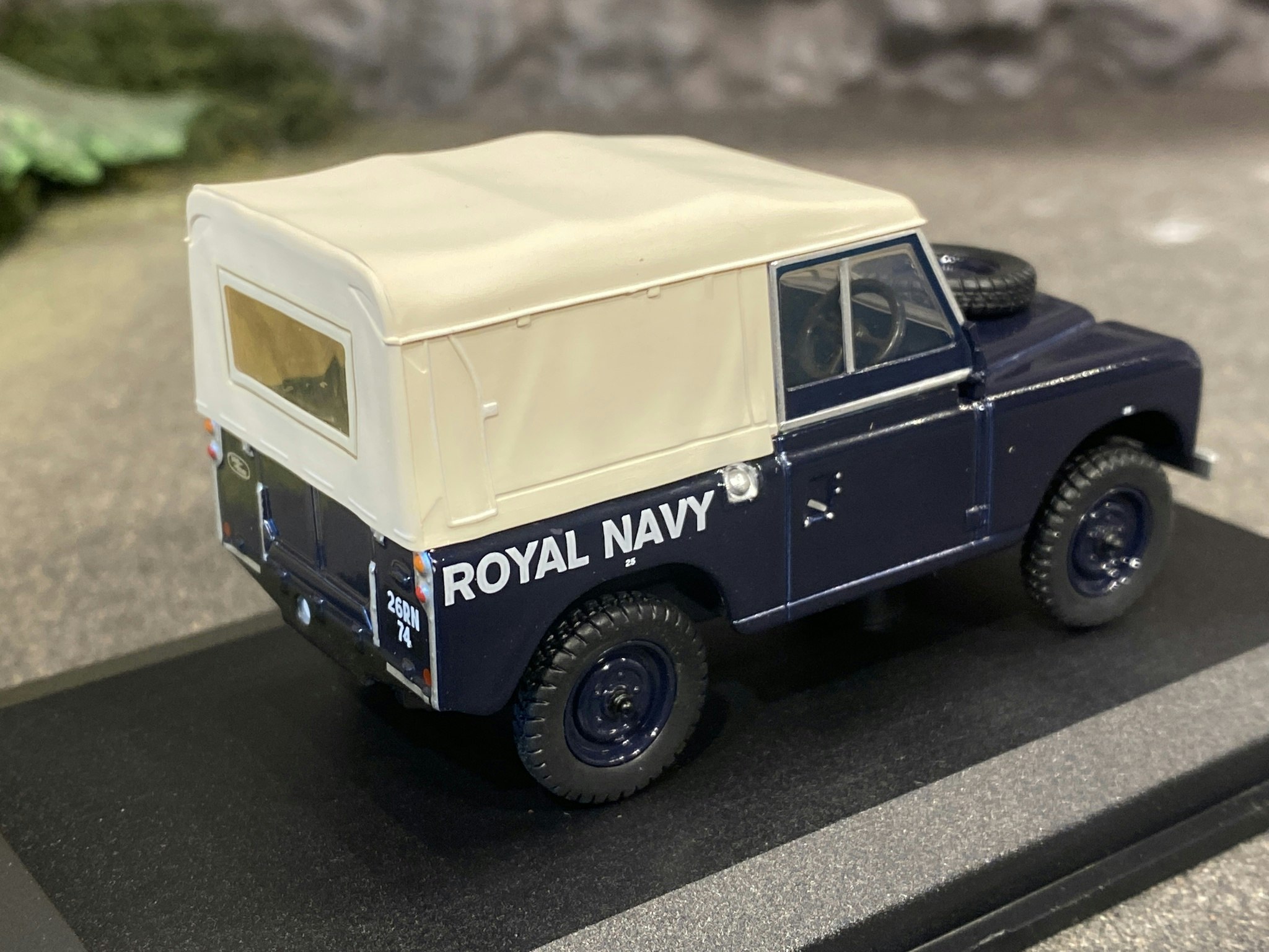 Skala 1/43 Land Rover Series III SWB Canvas - Royal Navy,  Hö-styrd fr Oxford Military