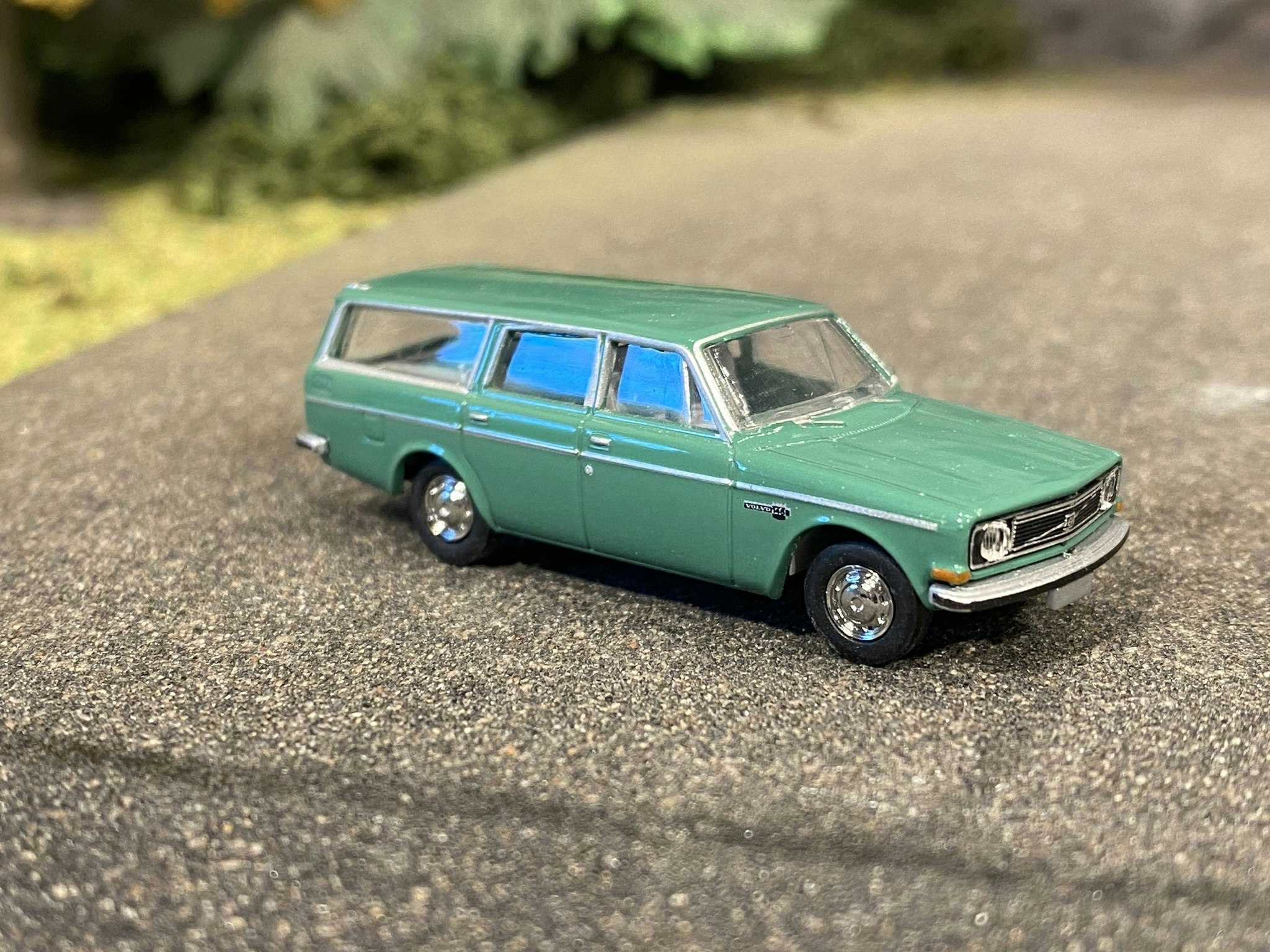 Skala 1/87 - Volvo 145, Grön från Brekina