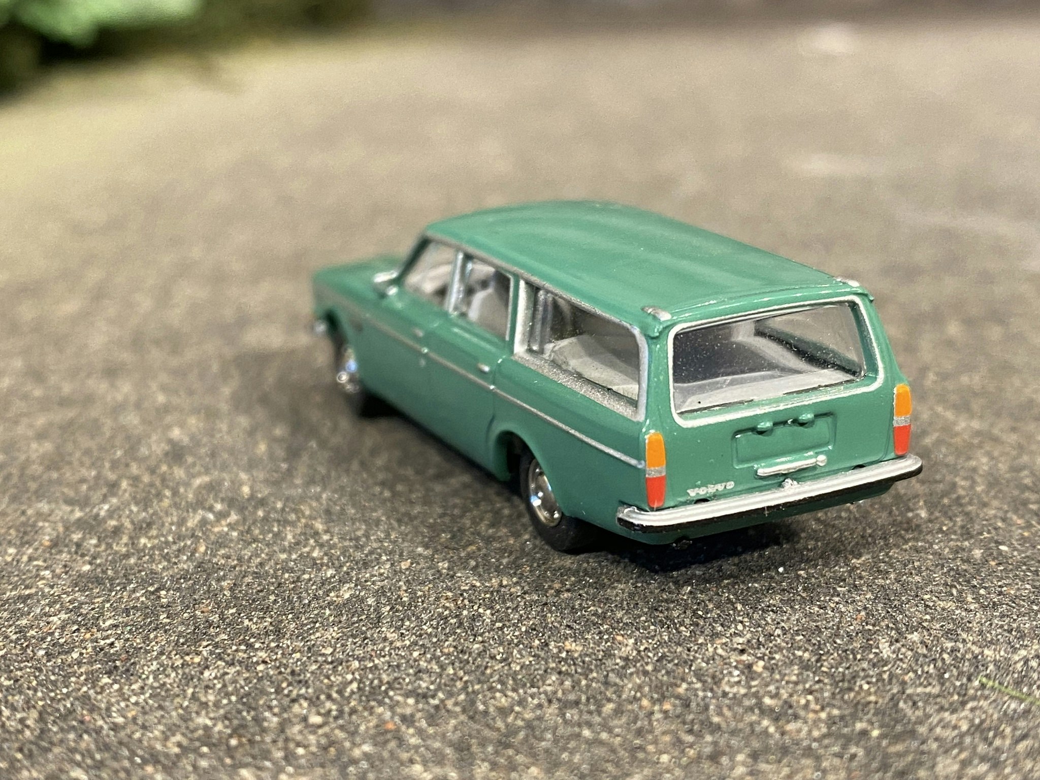 Skala 1/87 - Volvo 145, Grön från Brekina
