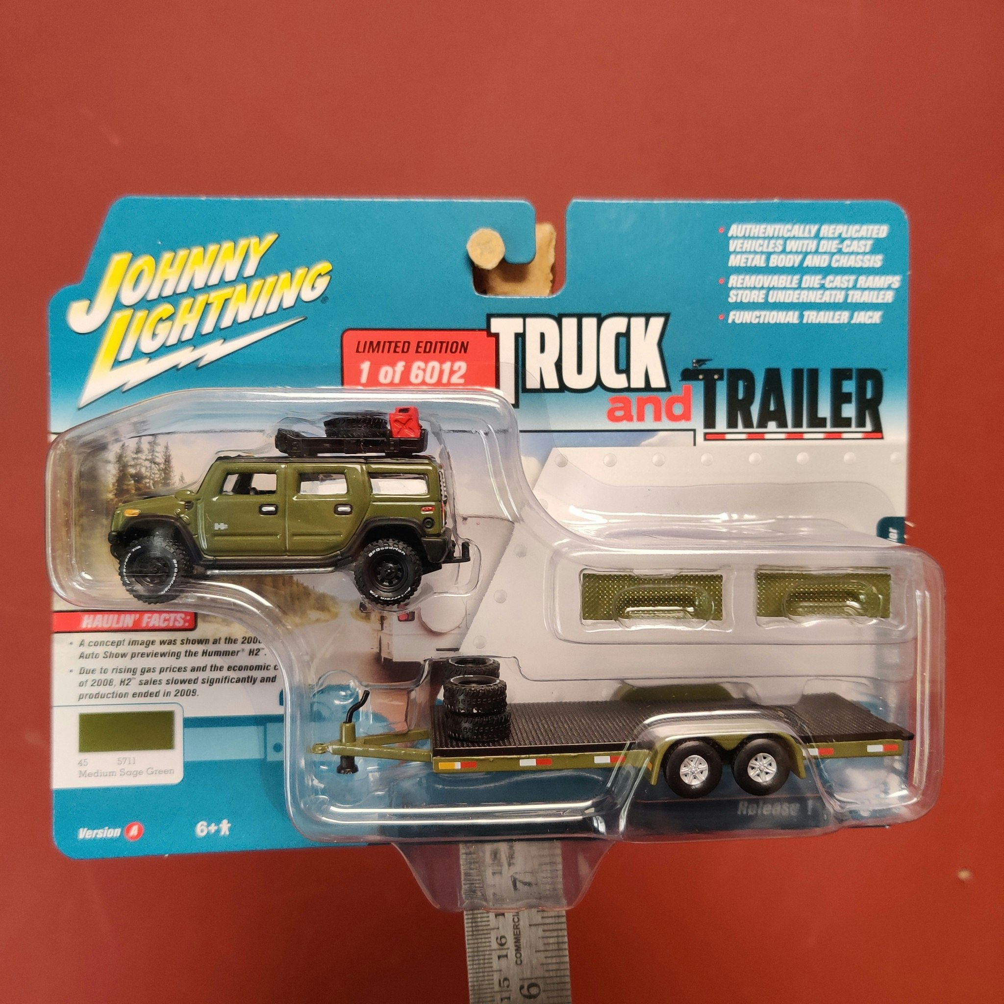 Skala 1/64 Hummer H2 05' med trailer Rel.1 Ver.A från Johnny Lightning