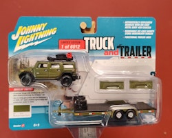 Skala 1/64 Hummer H2 05' med trailer Rel.1 Ver.A från Johnny Lightning