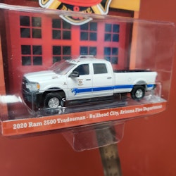 Skala 1/64 RAM 2500 Tradesman 20' "Bullhead city Arizona Fire Dep 5901" f Greenlight