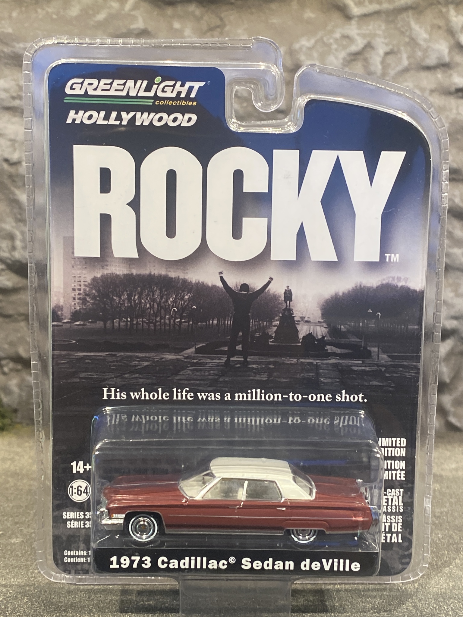 Skala 1/64 Cadillac Sedan deVille 73' "Rocky" från Greenlight Hollywood