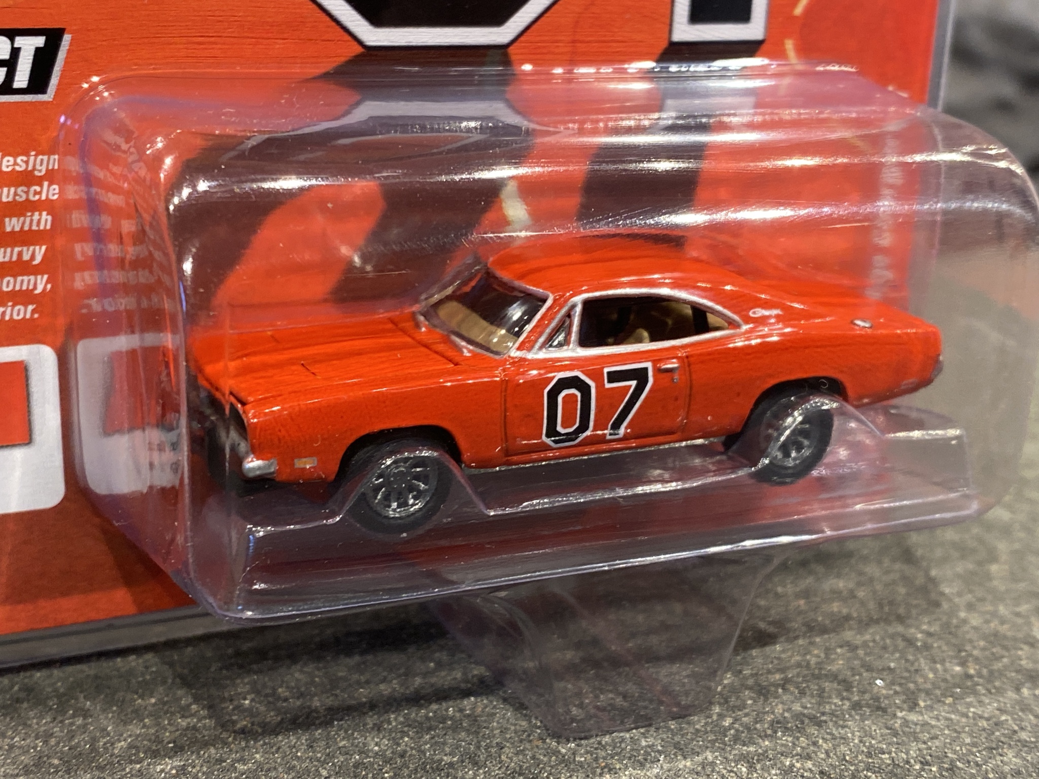Skala 1/64 Dodge Charger R/T 69' f Johnny Lightning / OK Toys Exclusive