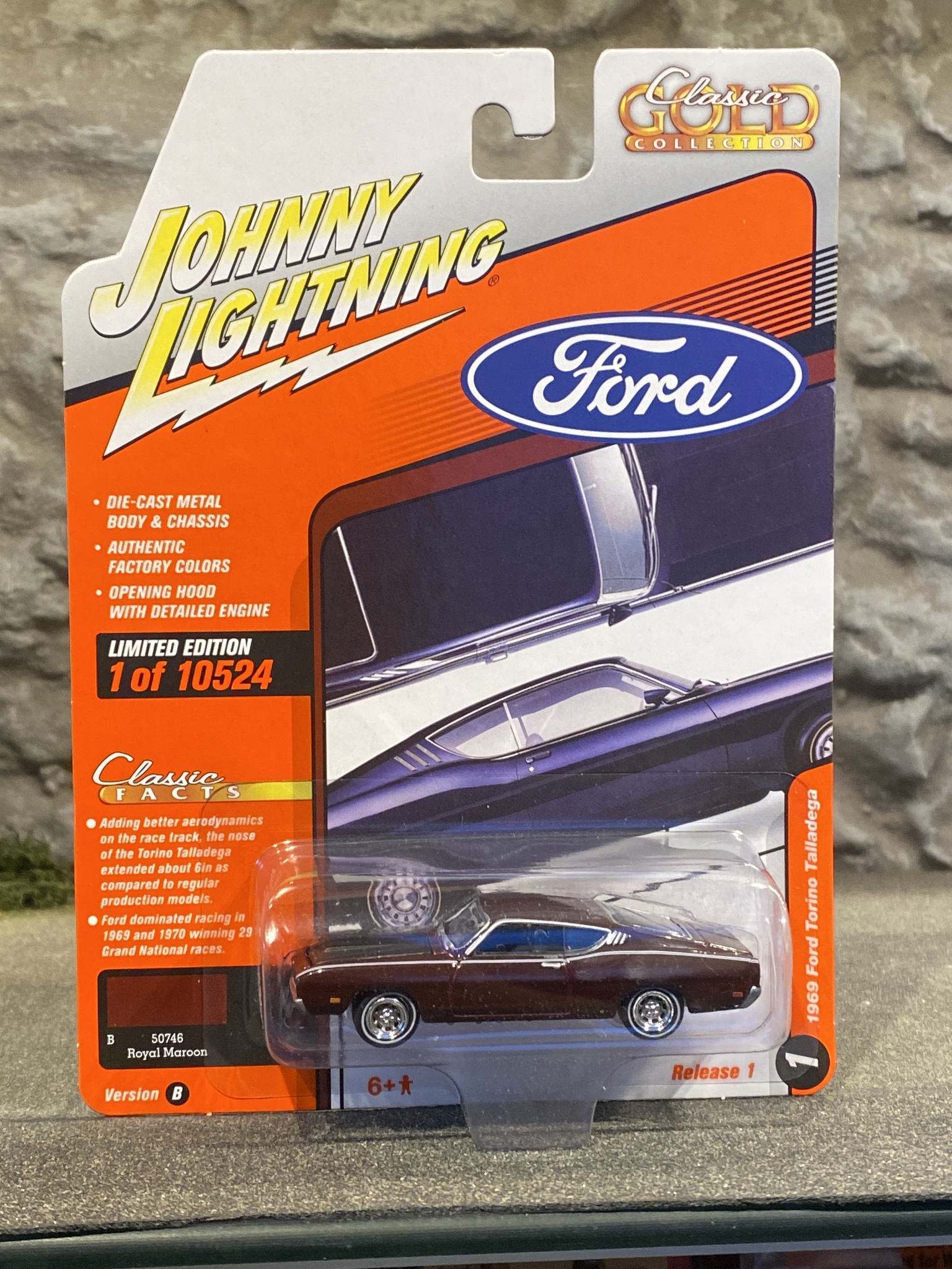 Skala 1/64 Ford Torino Talladega 69'  f Johnny Lightning