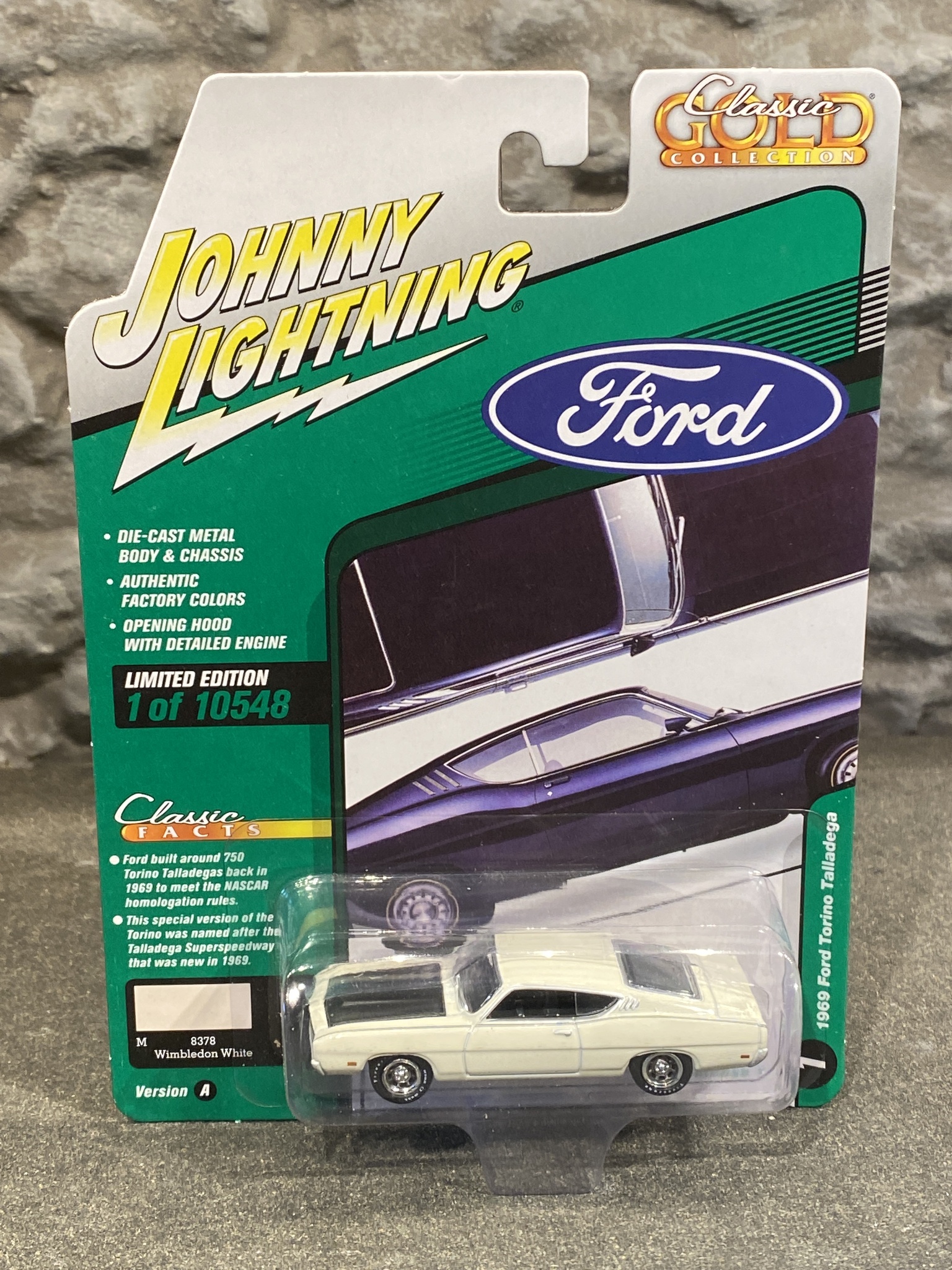 Skala 1/64 Ford Torino Talladega 69' Cremevit f Johnny Lightning