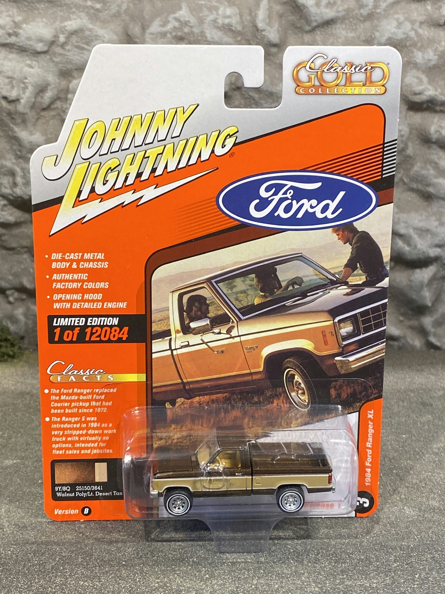 Skala 1/64 Ford Ranger XL 84' Brun/Guld  f Johnny Lightning